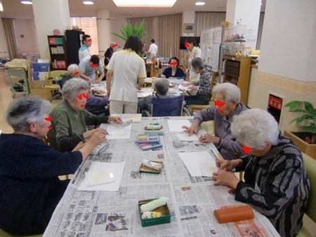 老人ホームでパステルアート